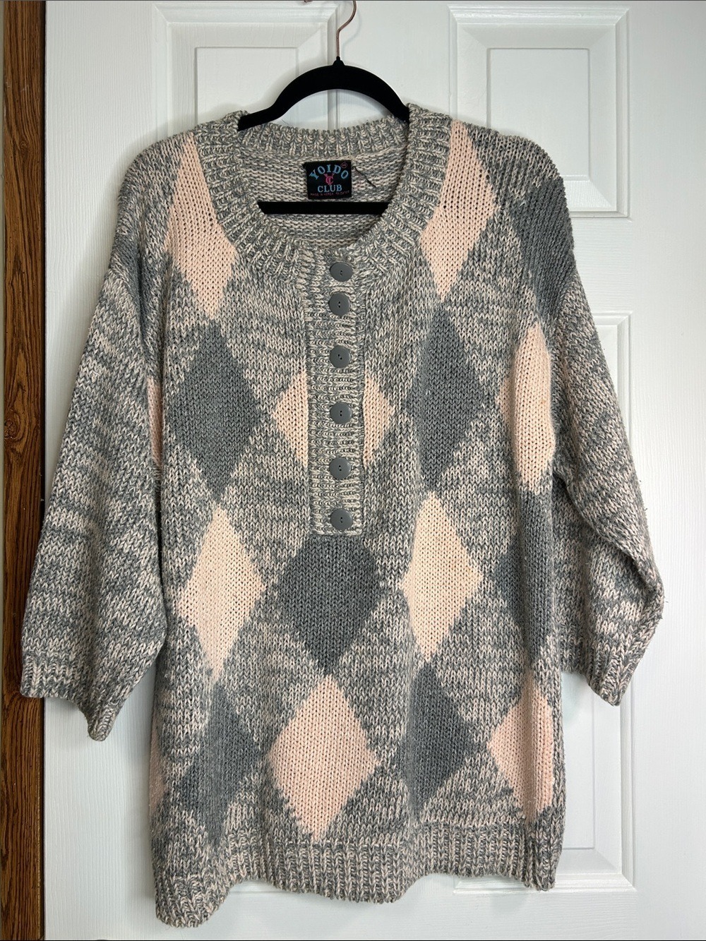 Yoido Club Gray & Pale Pink Argyle Button-Front Pullover Sweater